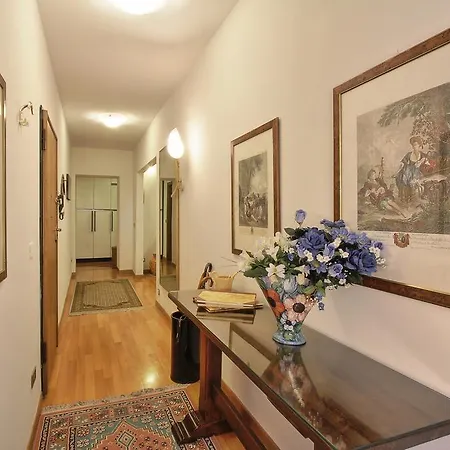 Old Town Apartment *